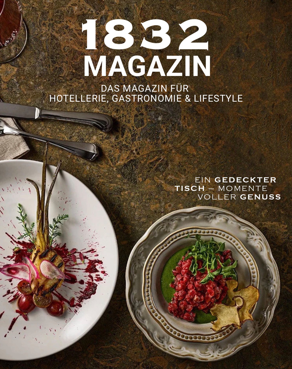 Cover des 1832 MAGAZINs Ausgabe 3 mit stilvoll gedecktem Tisch und Gourmetgerichten.